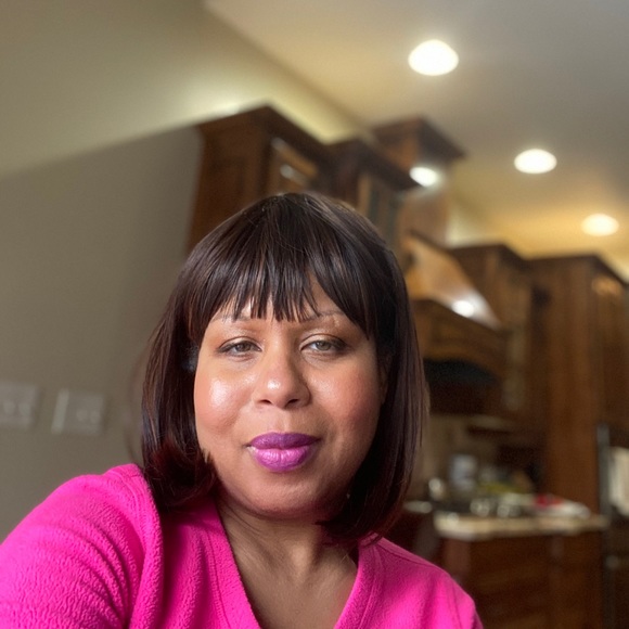 Meet your Posher, Andrea - Picture 2 of 2